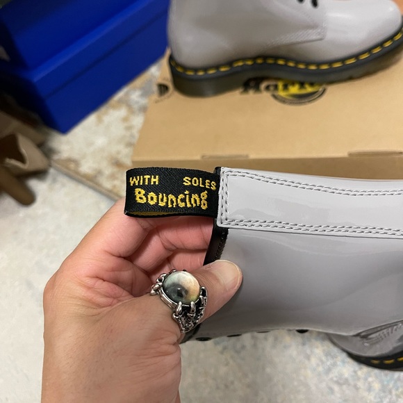NIB Women’s Size 7 (Euro Size 38) Dr. Martens 1460W 8-eye Combat Boots Zinc Gray - Picture 12 of 15